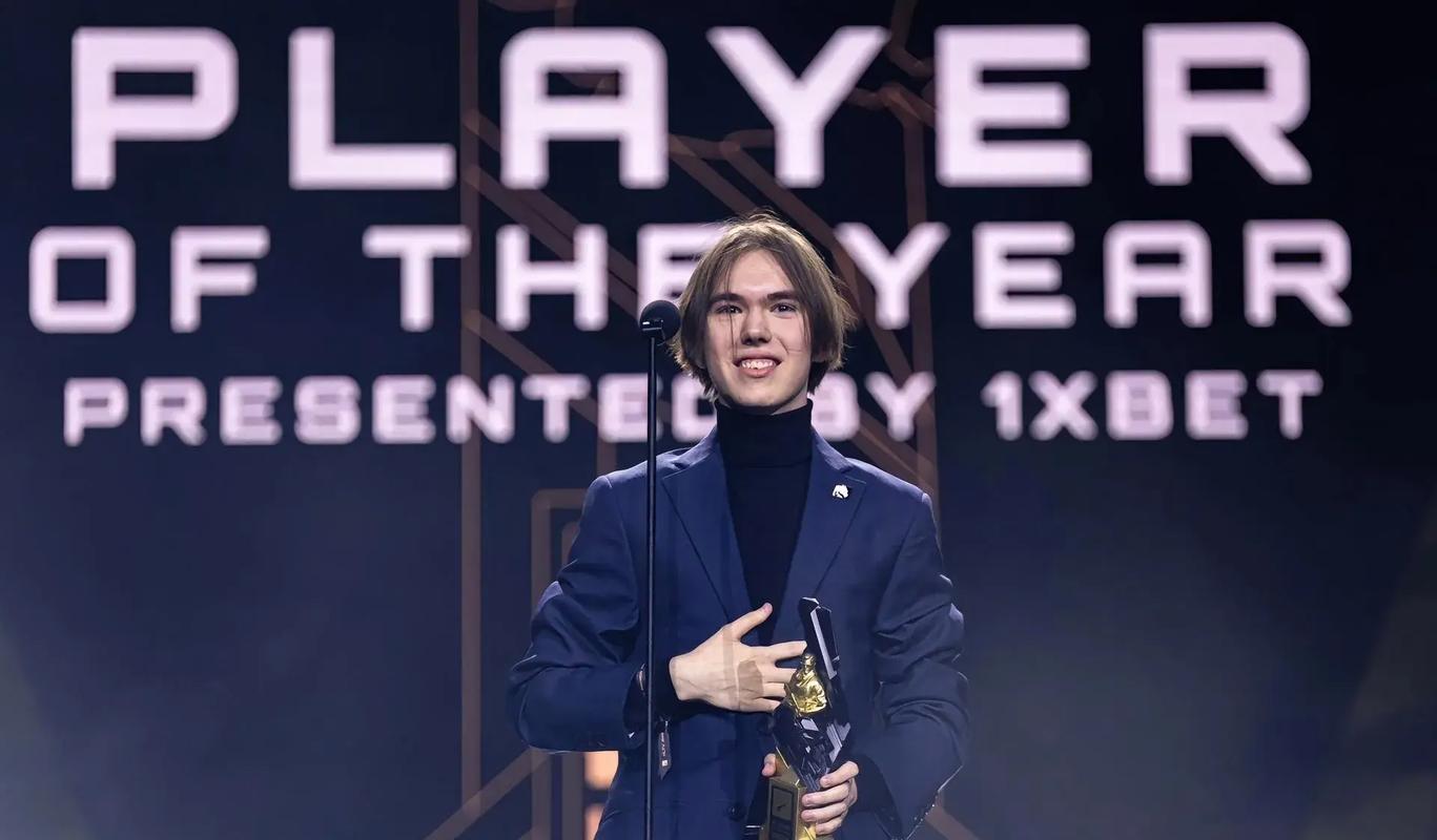 Royal Never Give Up 教练：亚索是Breathe的自信之选，阵容也是适合亚索的