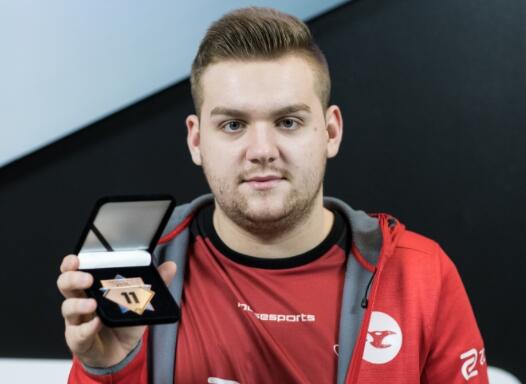 NIP上单Shanji发文：小目标达成！后续季后赛／冒泡赛继续加油