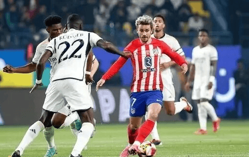 荷媒：一名费耶诺德球场安保欧联资格赛后遇袭，警方依然在调查中（荷媒：费耶诺德主场一名安保员在欧联资格赛后遭袭，警方仍在调查）